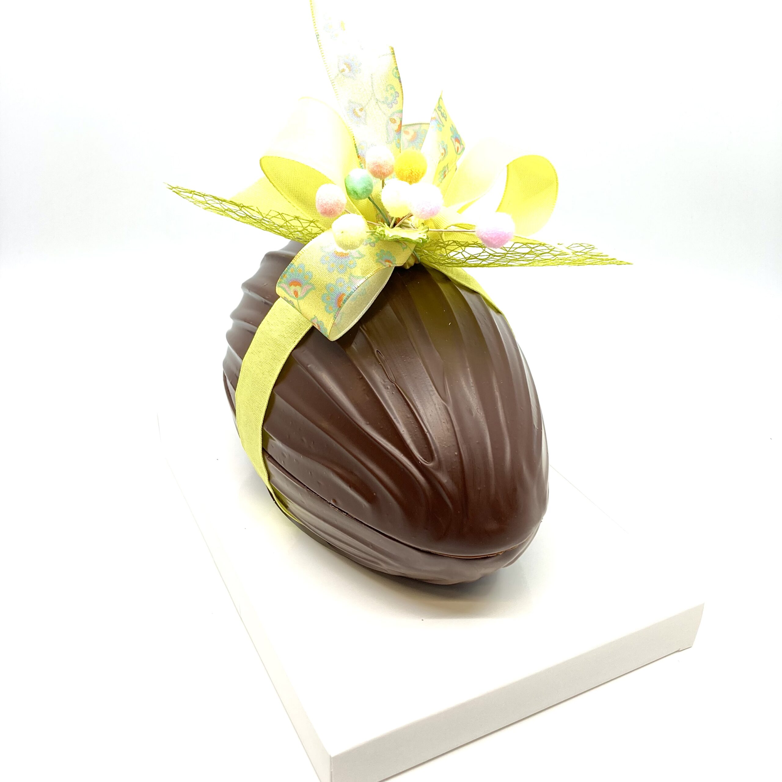 ChocolatesVanHecke_filled_up_egg_dark